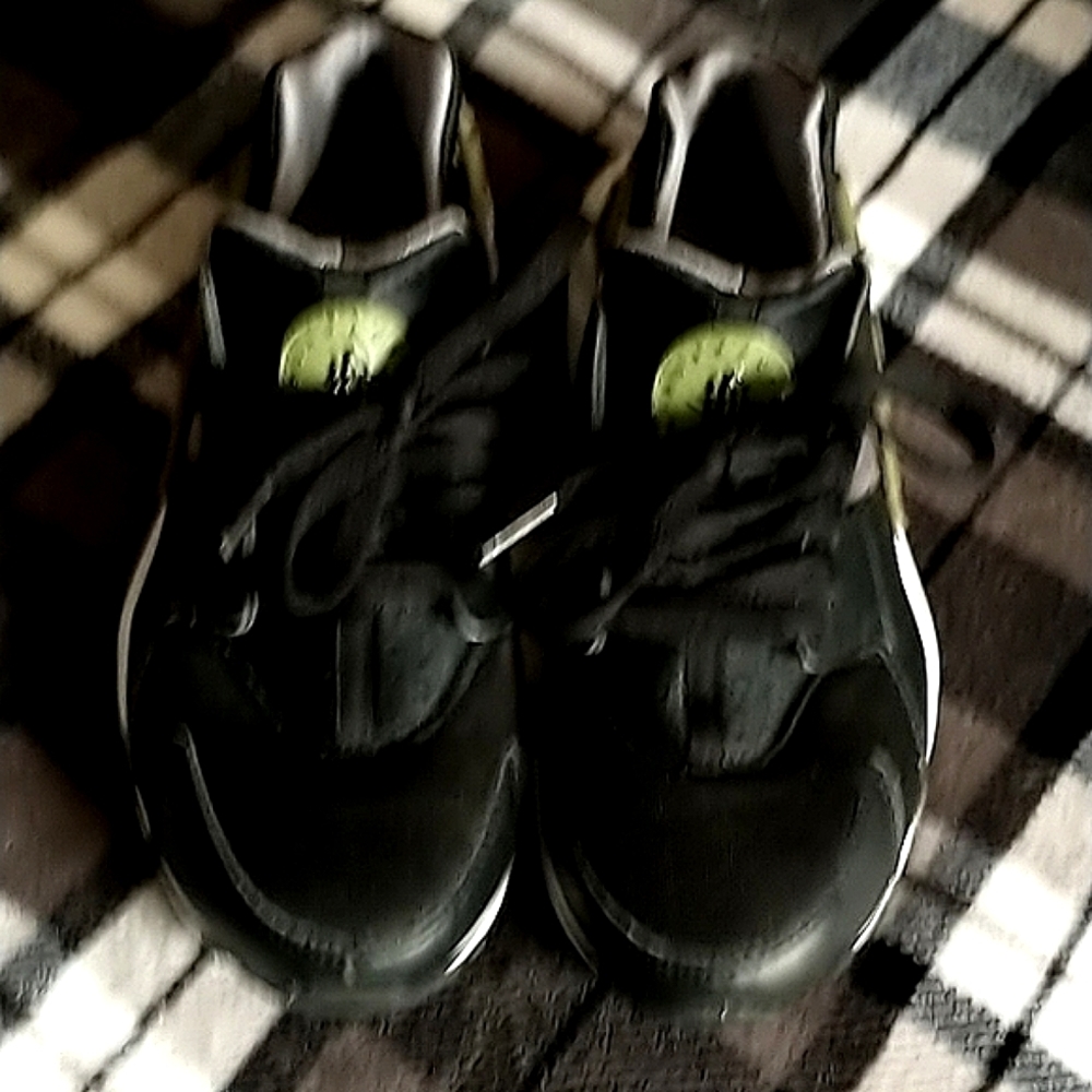 Hurarache by Nike size 5y  dark army green ,black & white with some gray
